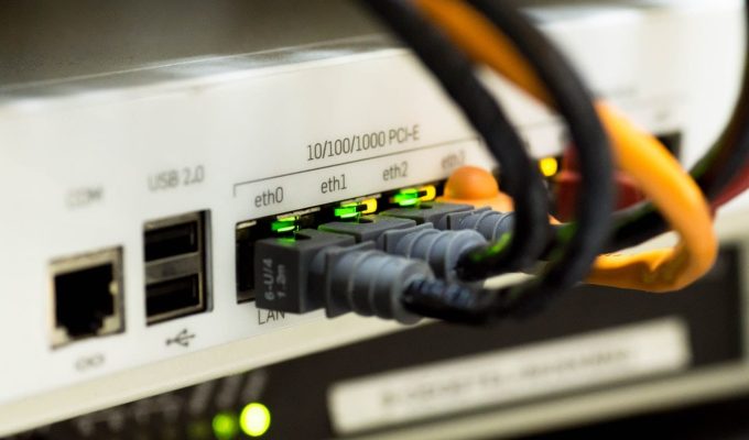 what wireless networking radio frequency yields faster speeds but offers shorter range?